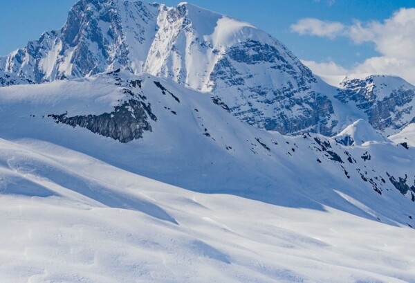 A snow covered mountain